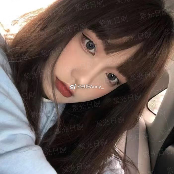 木匣里的小姑娘
